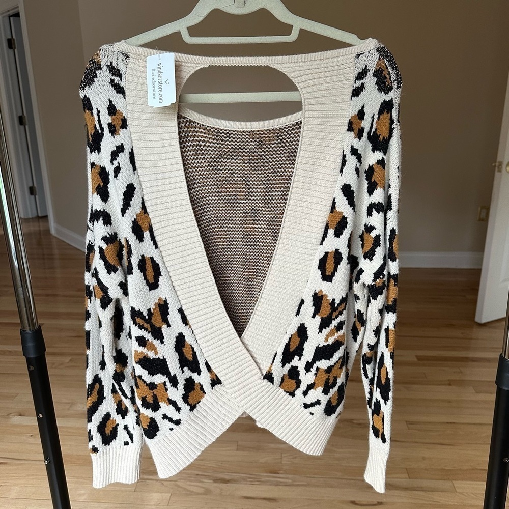 Leopard Print Open Back Sweater - Picture 7 of 11